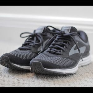 brooks revel running shoes